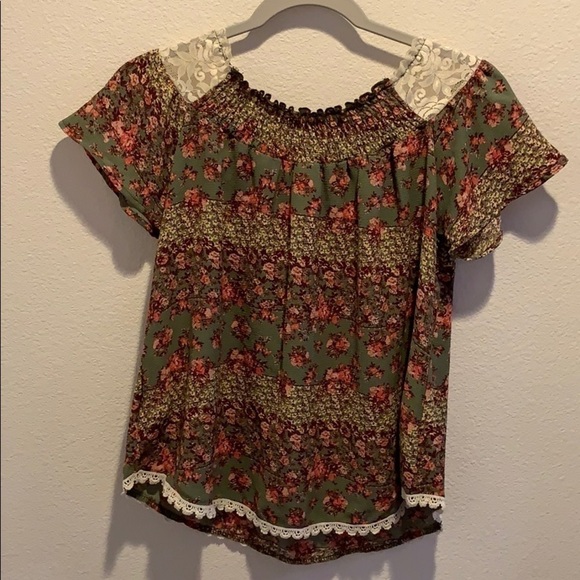 Self Esteem Brand Top. Styling w/feminine lace.​​​​​​​​​​​​​​​​​ - Picture 5 of 5